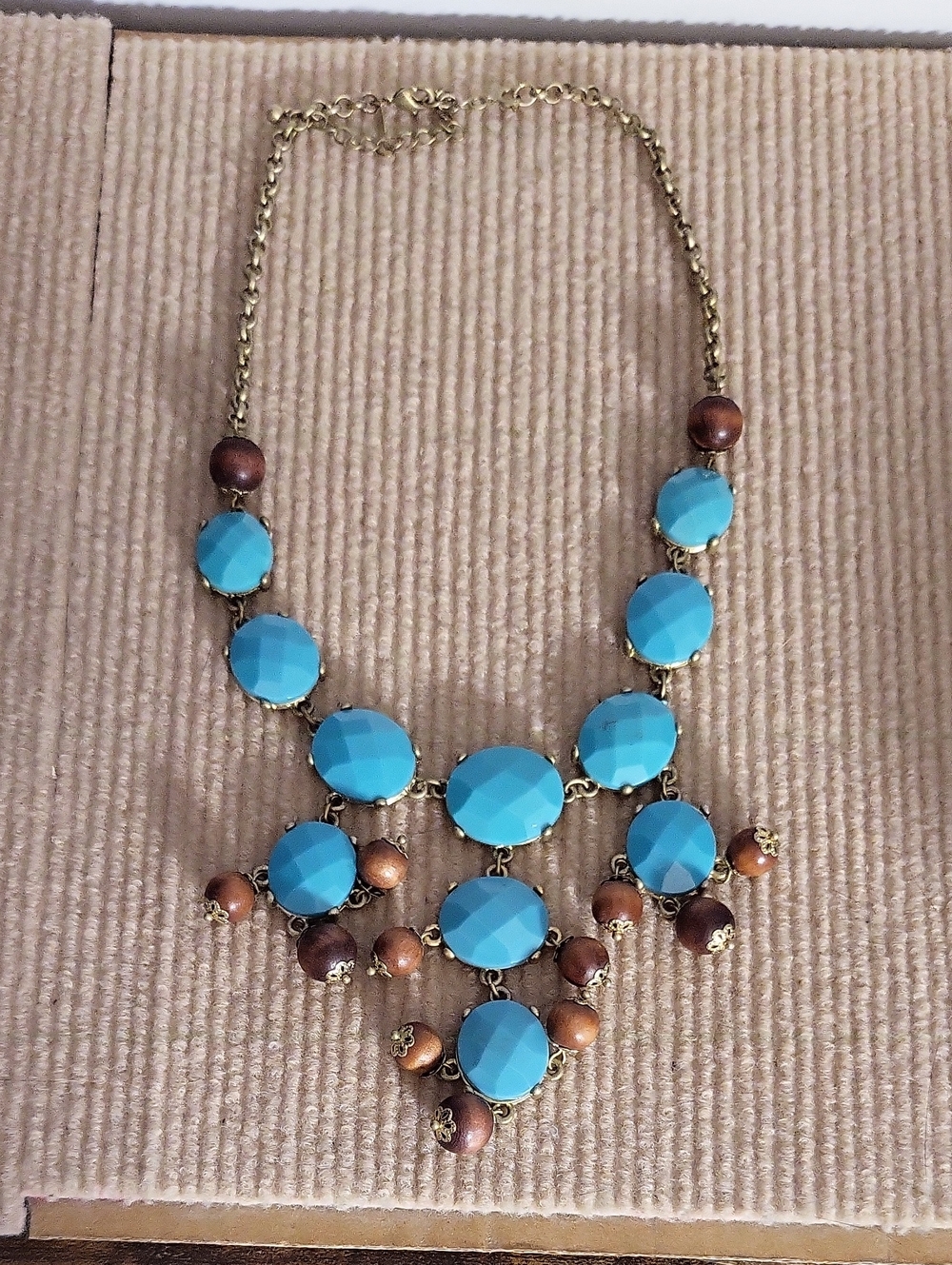 vintage Avon turquoise-tone faceted faux turquoise and wood bead statement bib n